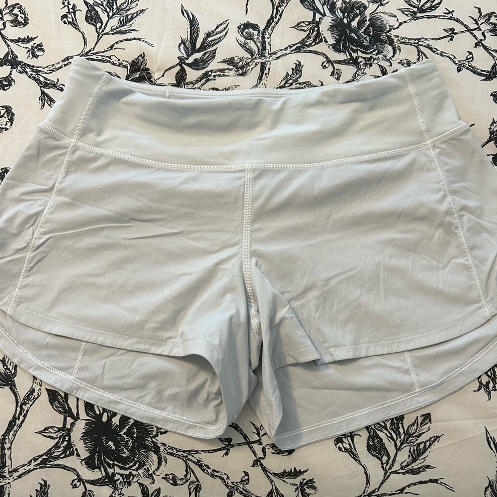 Lululemon white speed up mid rise shorts 4” size 8